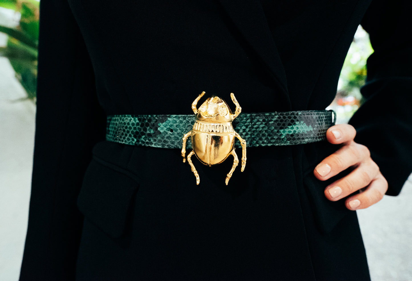 Lola Bassó gold plated beetle esmerald leather belt