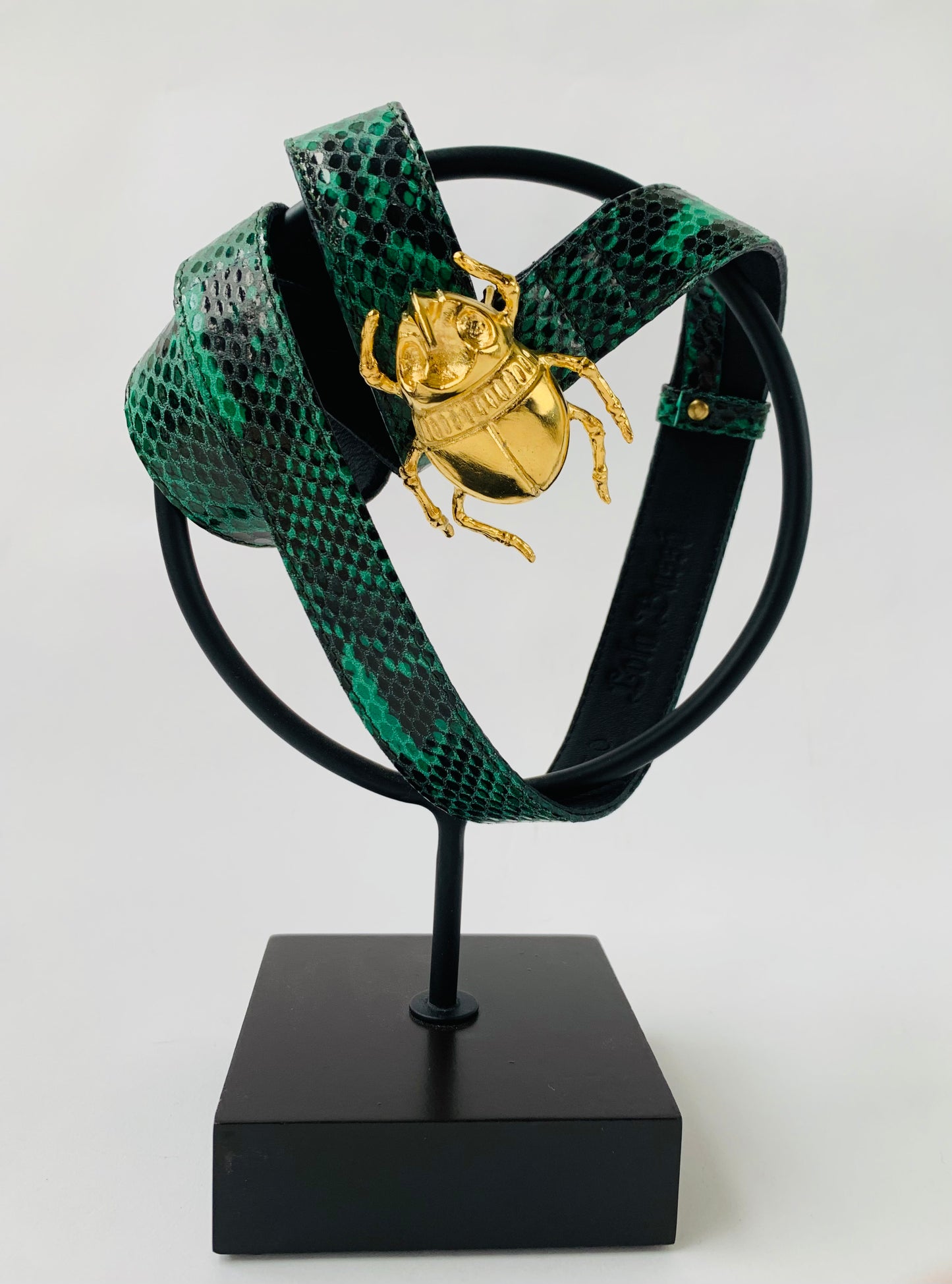 Lola Bassó gold plated beetle esmerald leather belt